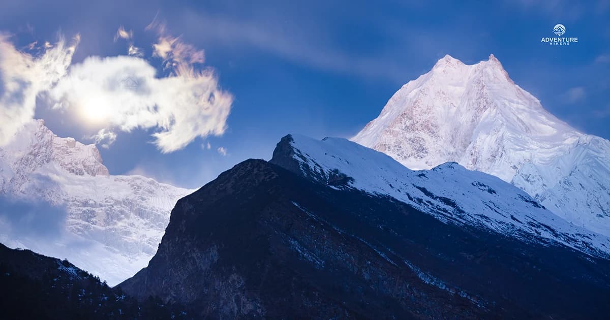 Manaslu Base Camp Trekking with Larke Pass